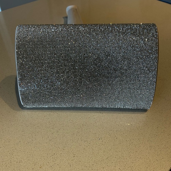 Geaven crossbody clutch, Aldo. Used once for wedding!purchased $60 CAD. $25 obo - Picture 4 of 5